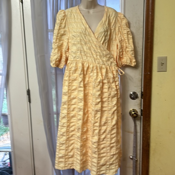 NWT “ASOS White” Tiered Smock Dress - Picture 4 of 7